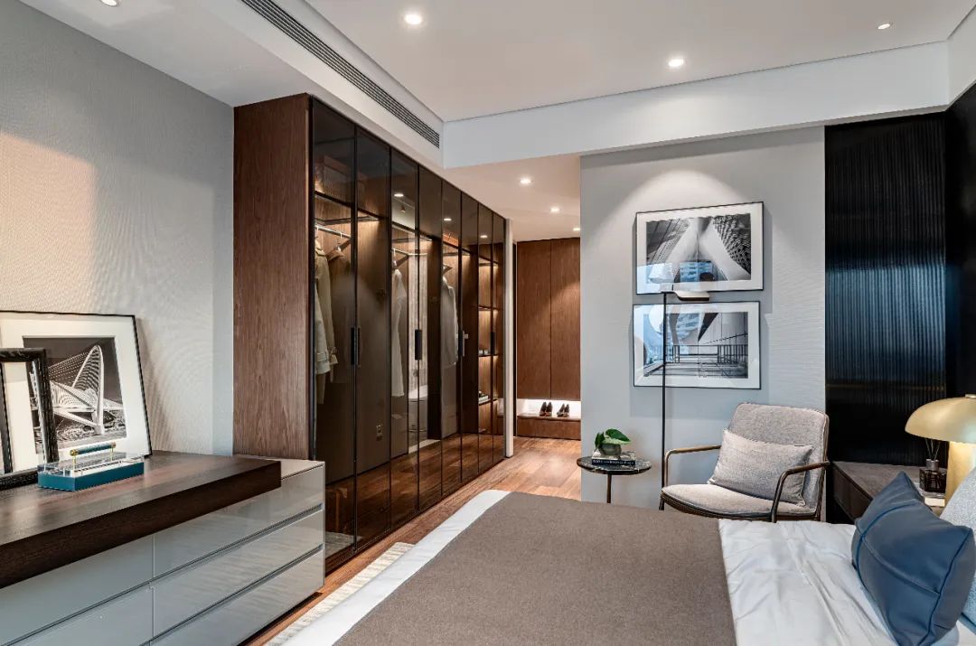 现代简约风格室内设计家装案例-主卧衣帽间 现代简约风格室内设计家装案例-主卧衣帽间