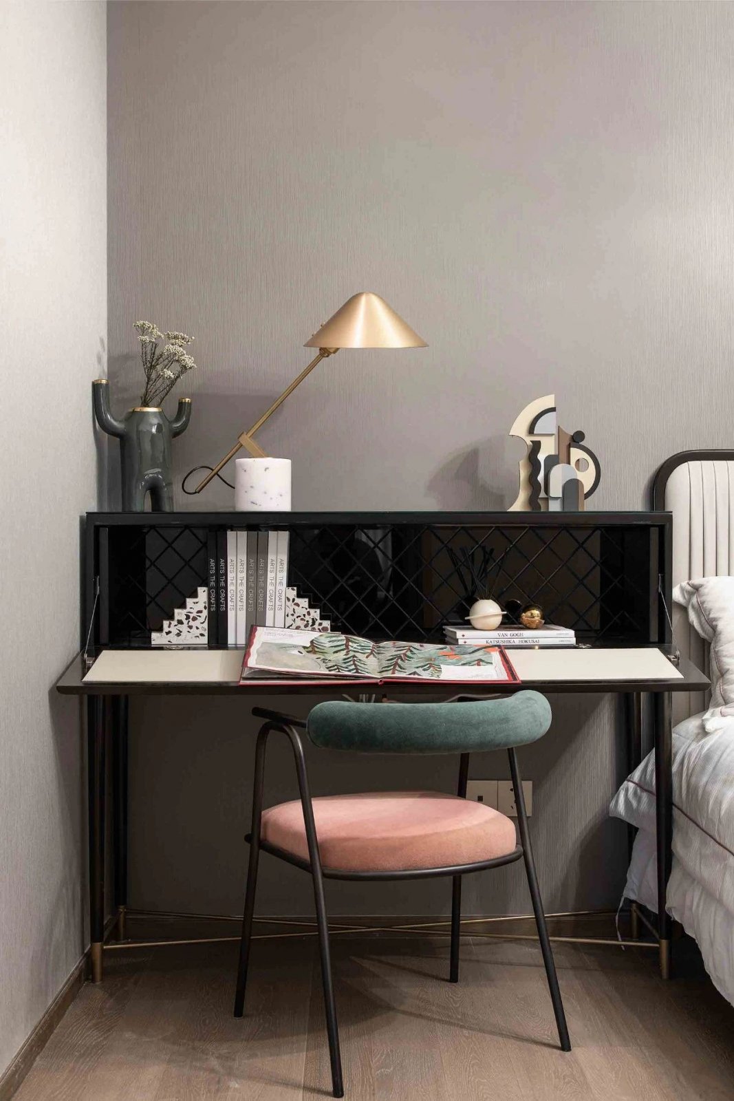 现代前卫风格室内设计家装案例-次卧书桌 现代前卫风格室内设计家装案例-次卧书桌